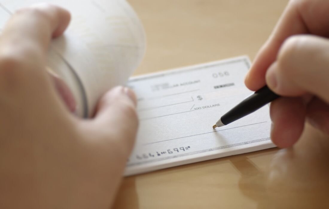 توقيع الشيك على بياض … يعفي الساحب من المسؤولية؟