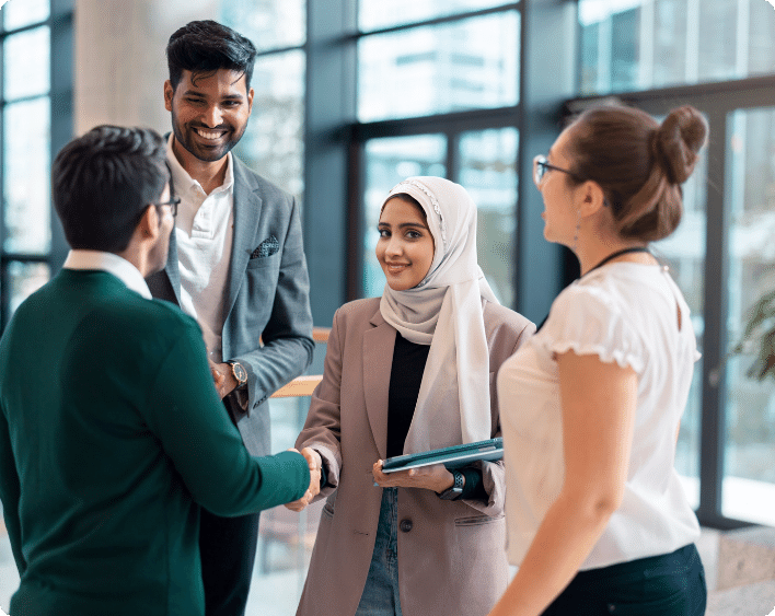 الإدارة عبر الثقافات: استراتيجيات التكيف مع البيئات العالمية وتعزيز الكفاءة التنافسية